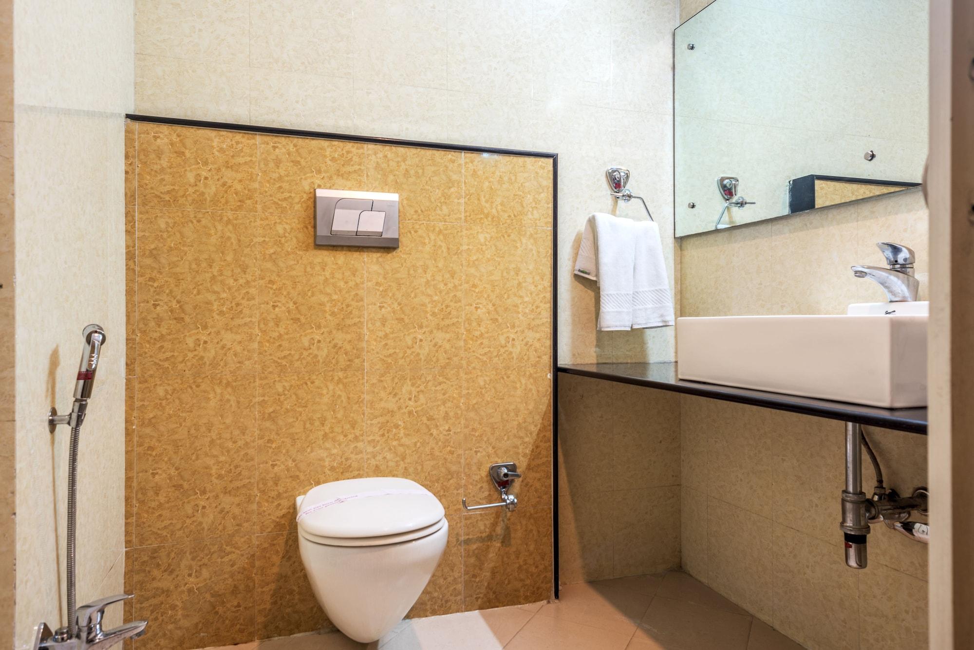 Treebo Trend Grand Plaza Nampally Hyderabad Eksteriør billede