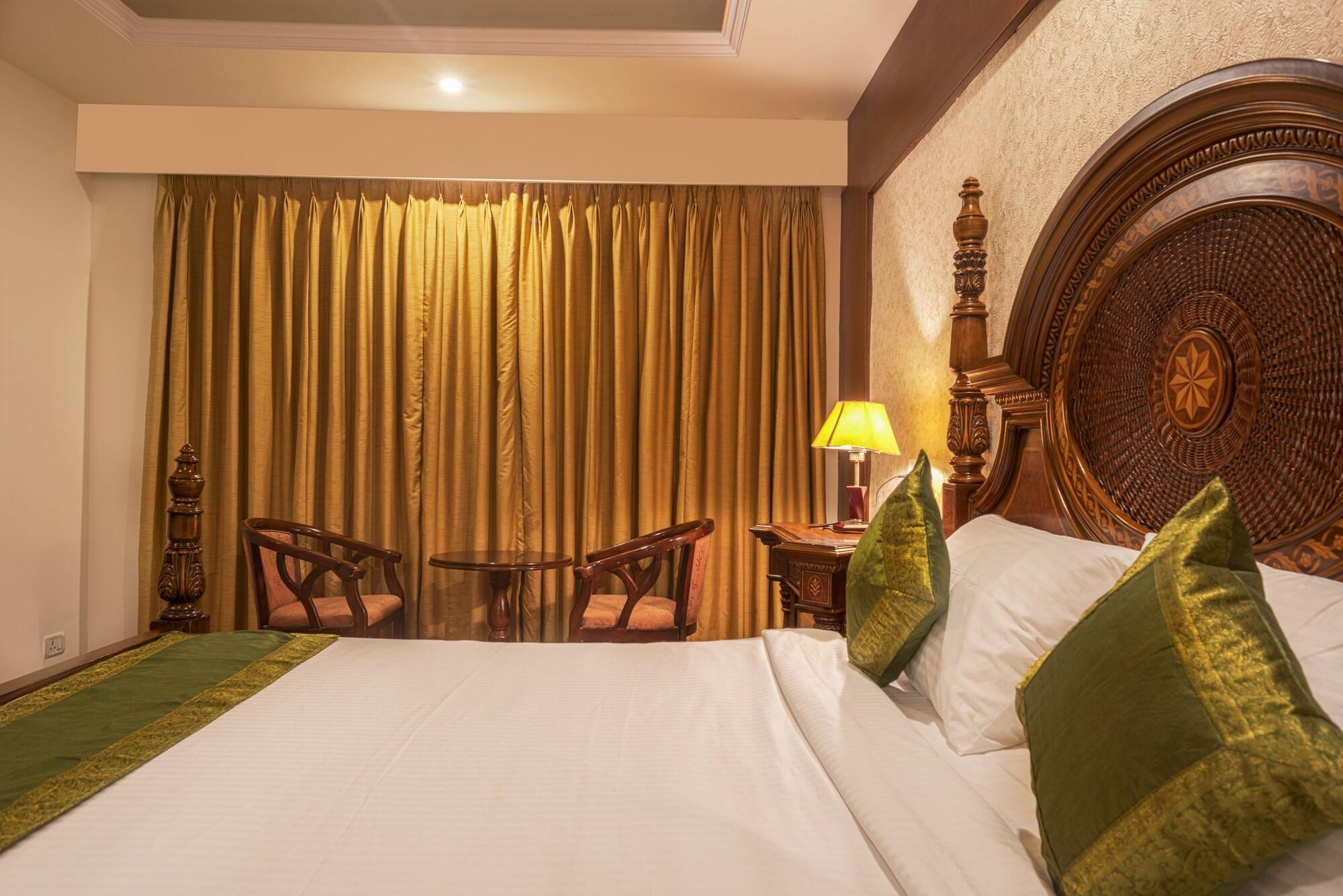 Treebo Trend Grand Plaza Nampally Hyderabad Eksteriør billede