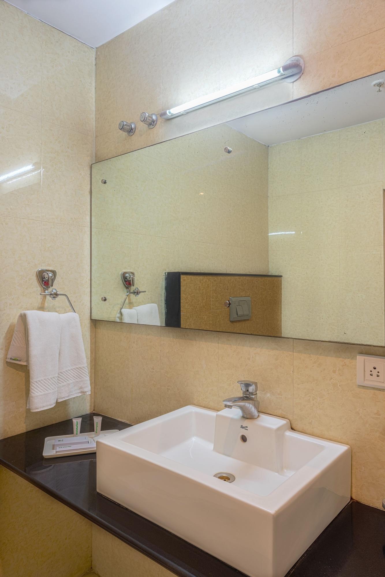 Treebo Trend Grand Plaza Nampally Hyderabad Eksteriør billede