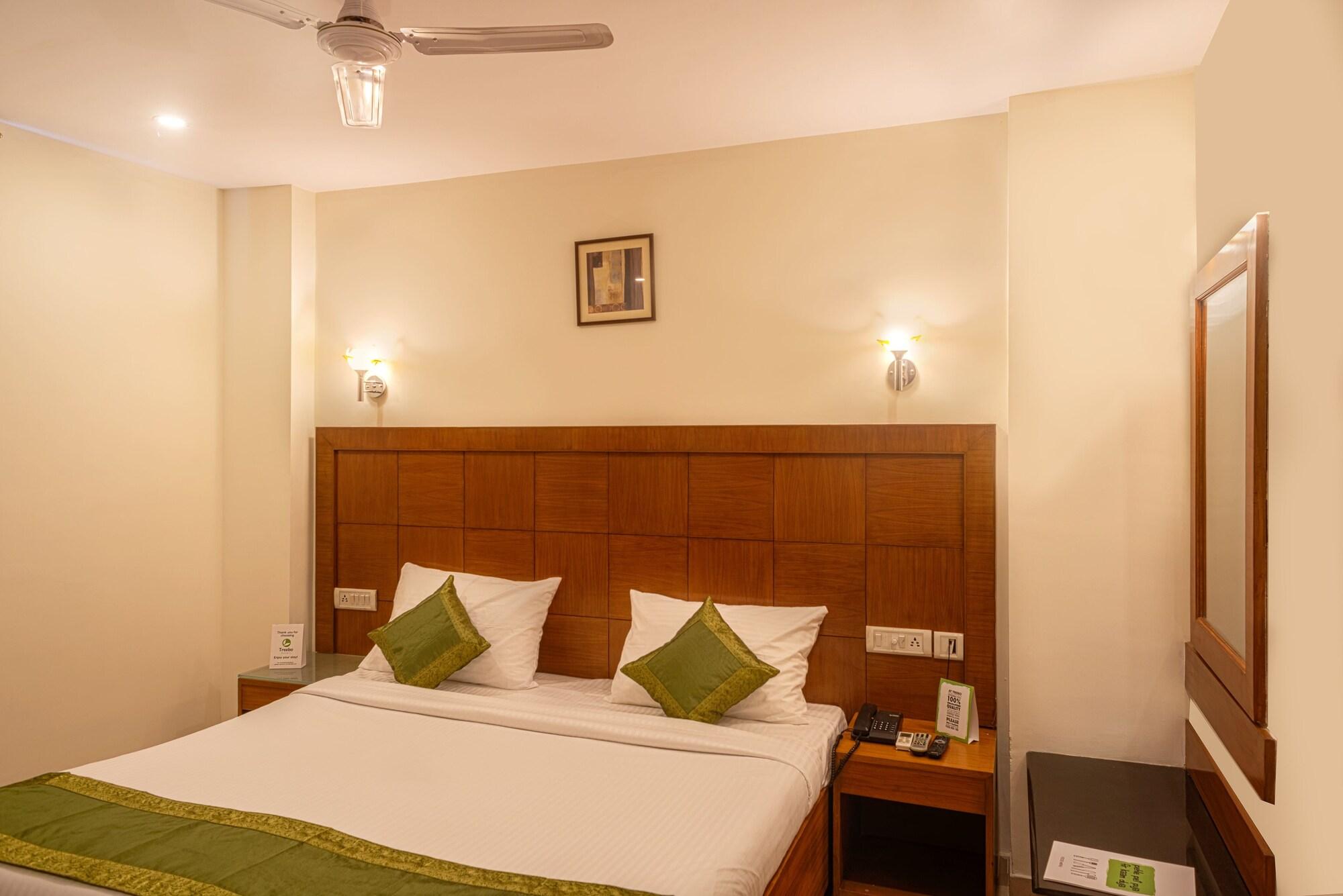 Treebo Trend Grand Plaza Nampally Hyderabad Eksteriør billede
