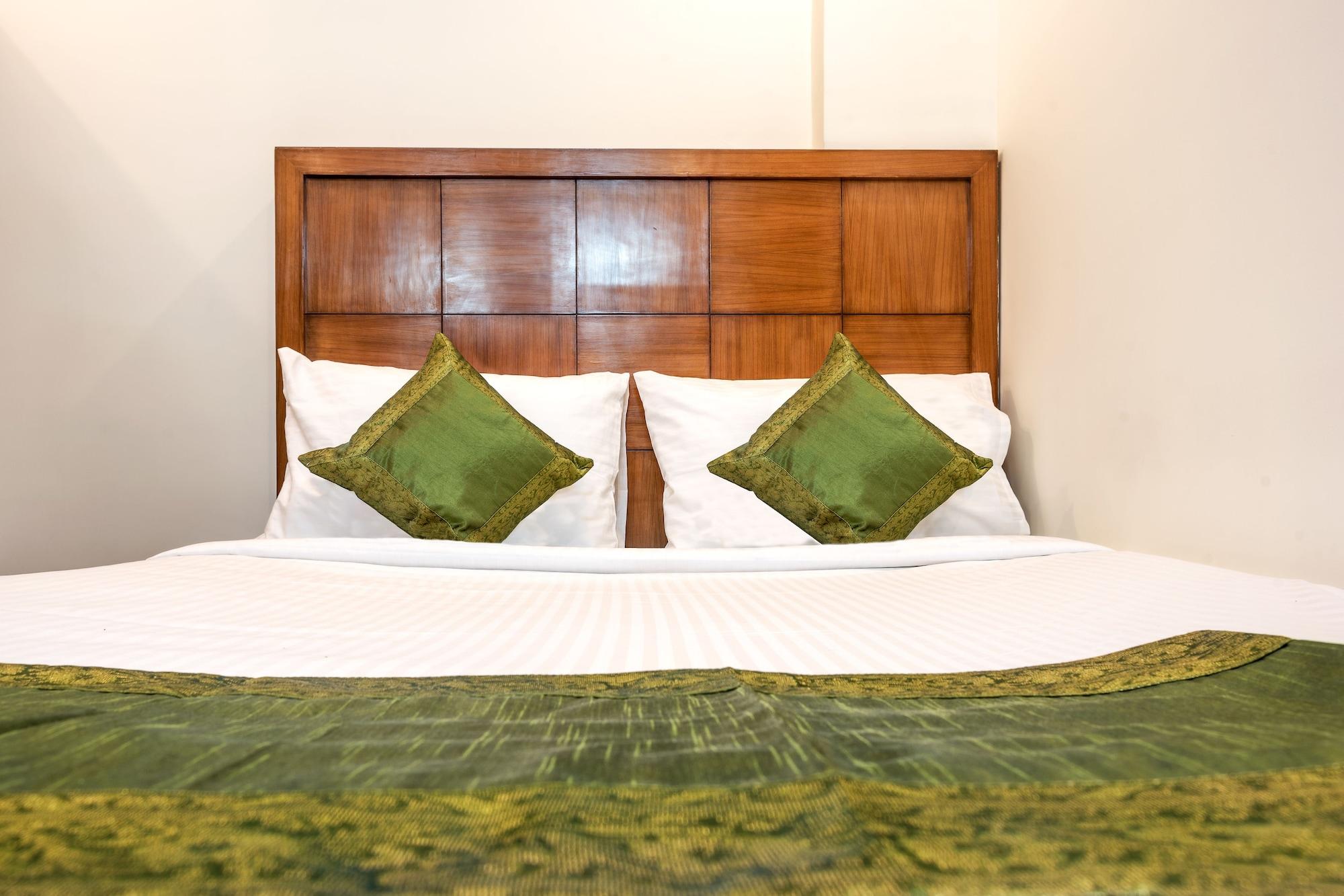 Treebo Trend Grand Plaza Nampally Hyderabad Eksteriør billede