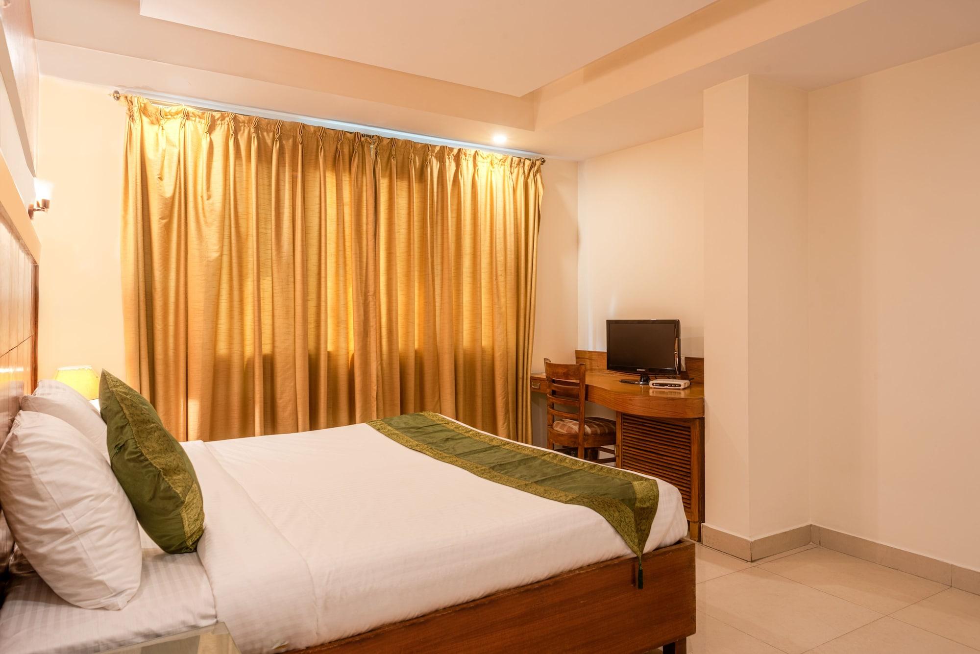 Treebo Trend Grand Plaza Nampally Hyderabad Eksteriør billede