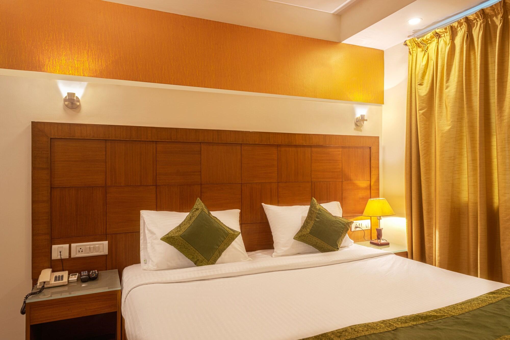 Treebo Trend Grand Plaza Nampally Hyderabad Eksteriør billede
