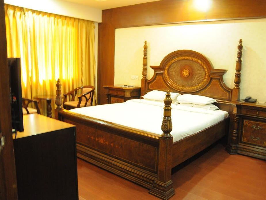 Treebo Trend Grand Plaza Nampally Hyderabad Eksteriør billede