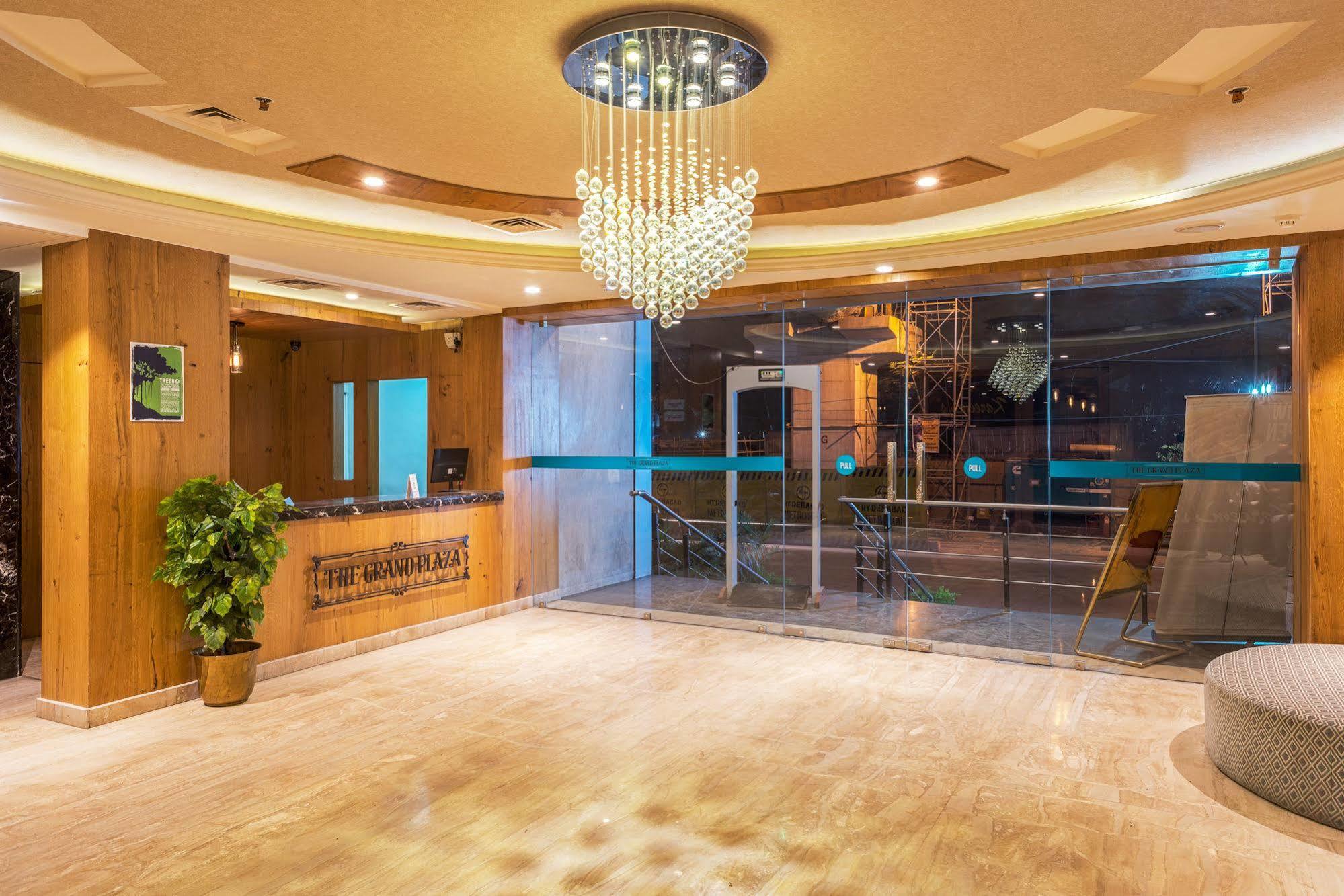Treebo Trend Grand Plaza Nampally Hyderabad Eksteriør billede