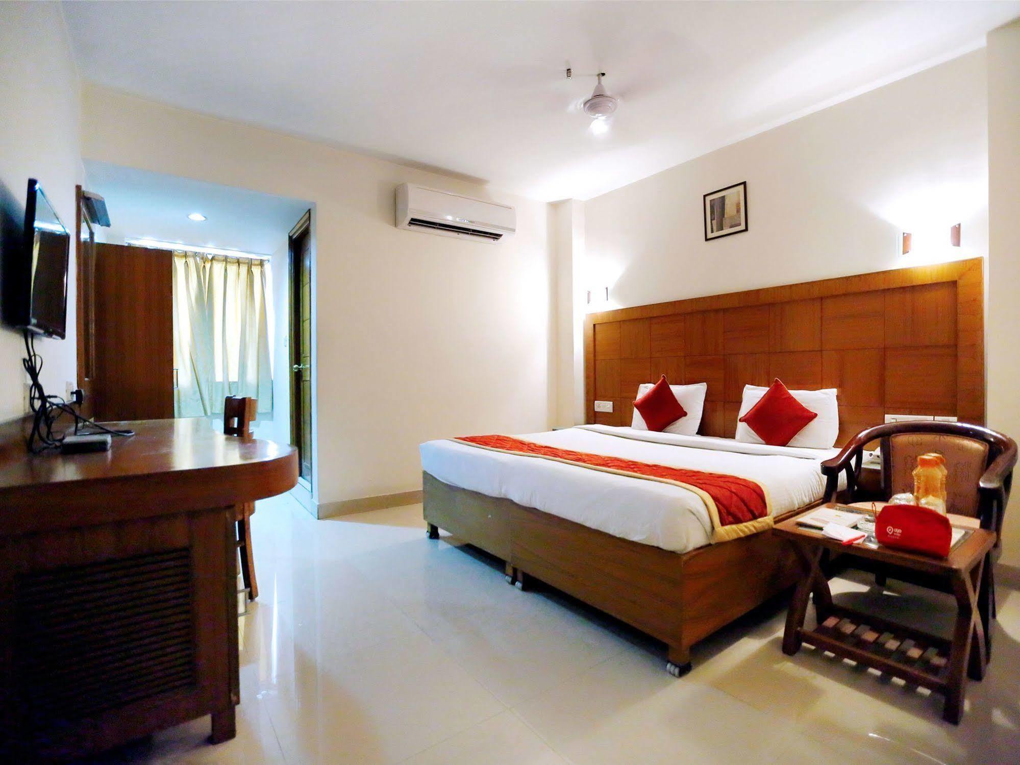 Treebo Trend Grand Plaza Nampally Hyderabad Eksteriør billede