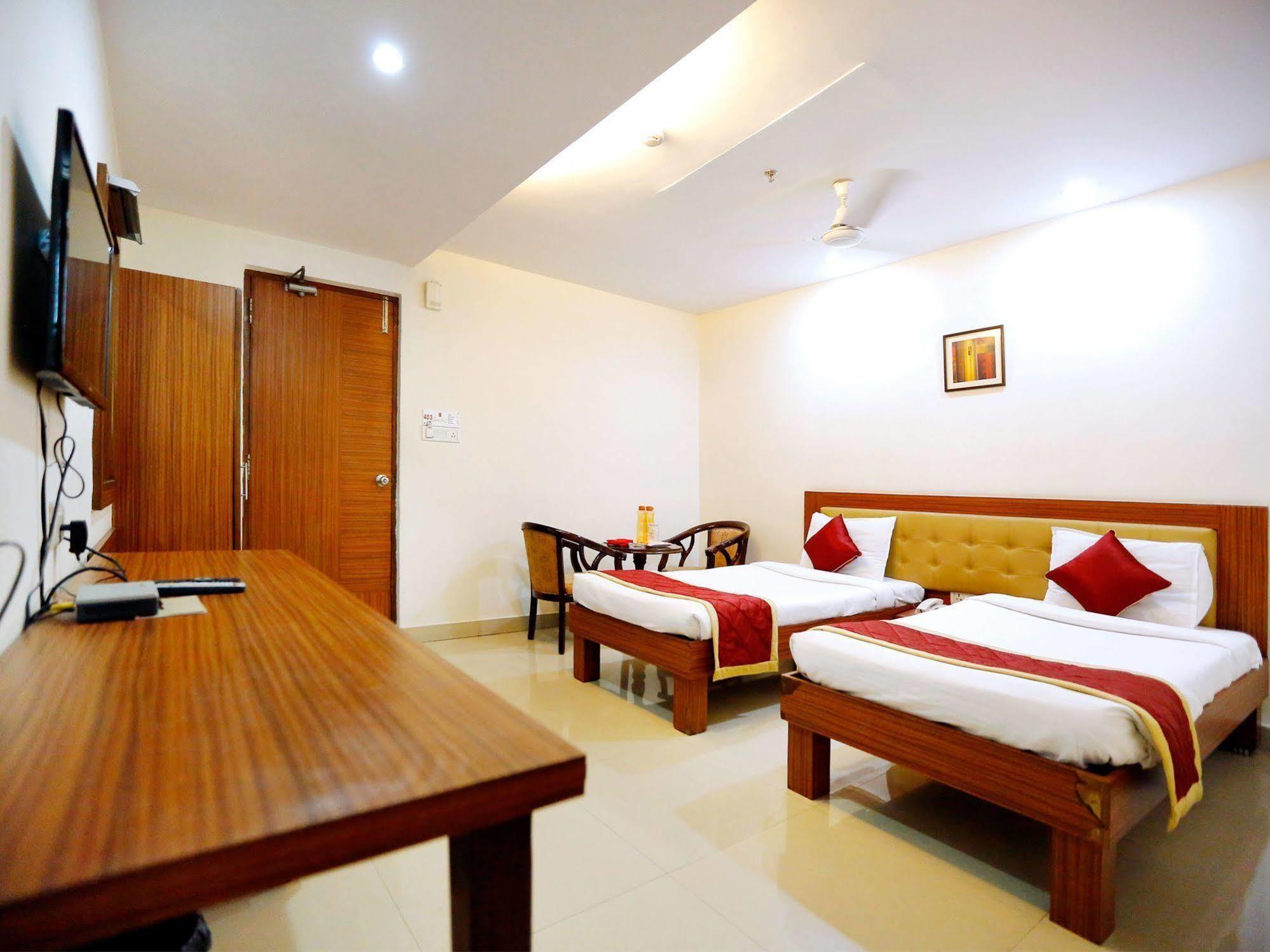 Treebo Trend Grand Plaza Nampally Hyderabad Eksteriør billede