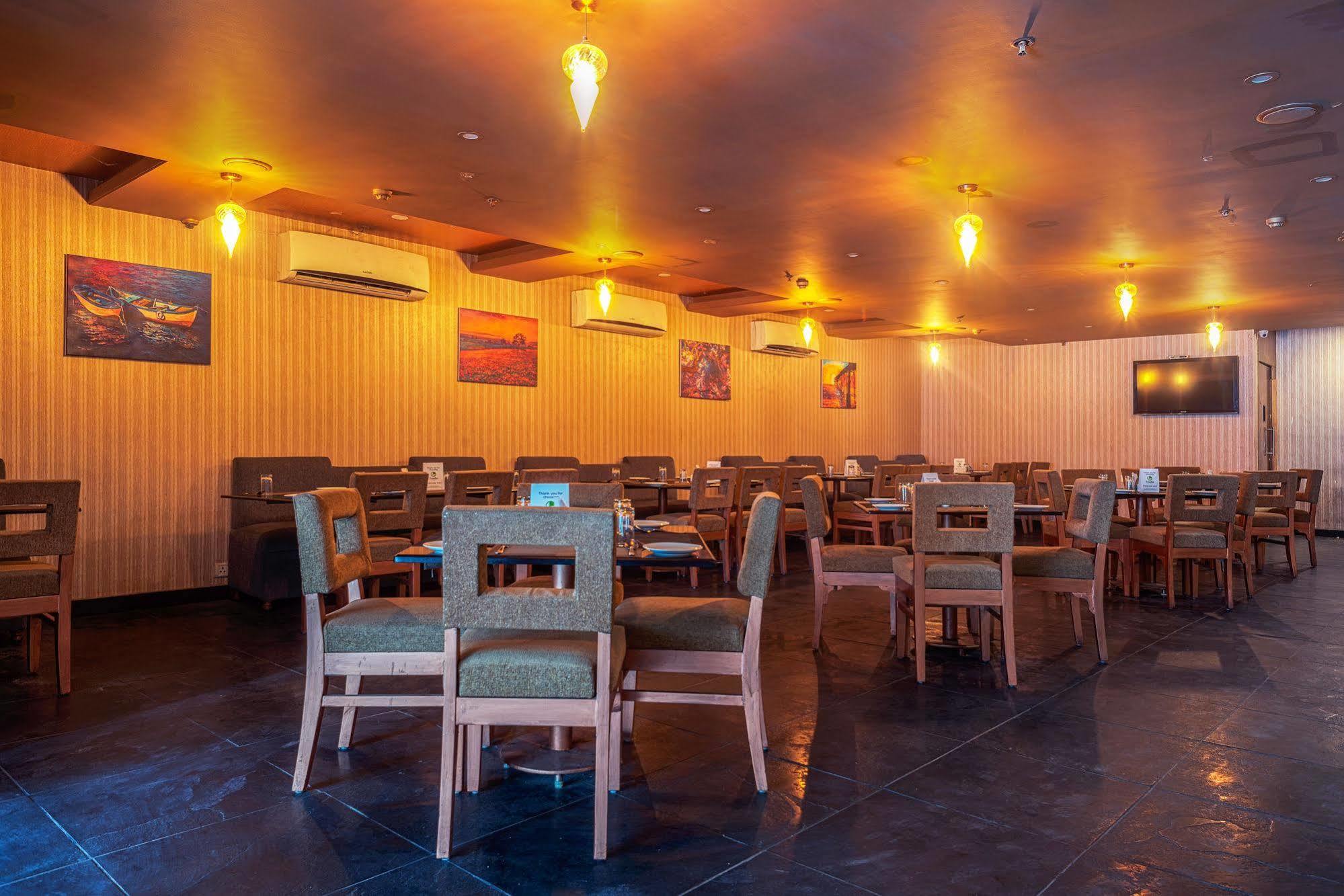 Treebo Trend Grand Plaza Nampally Hyderabad Eksteriør billede